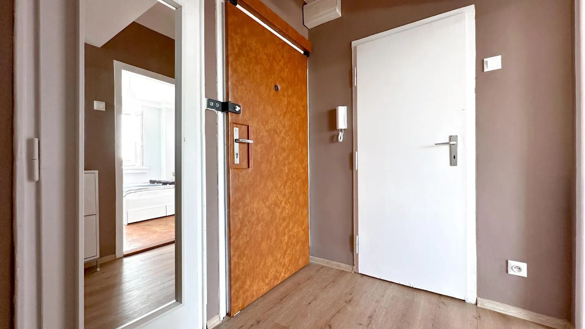 Eden Slavia Suite Praha 0*,  Česká republika